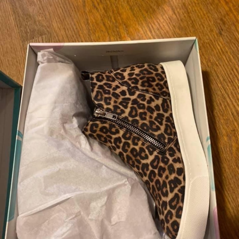 Brand new pink lily shoes never worn